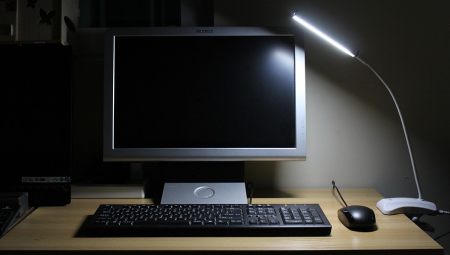 schreibtischlampe computer arbeitsplatz
